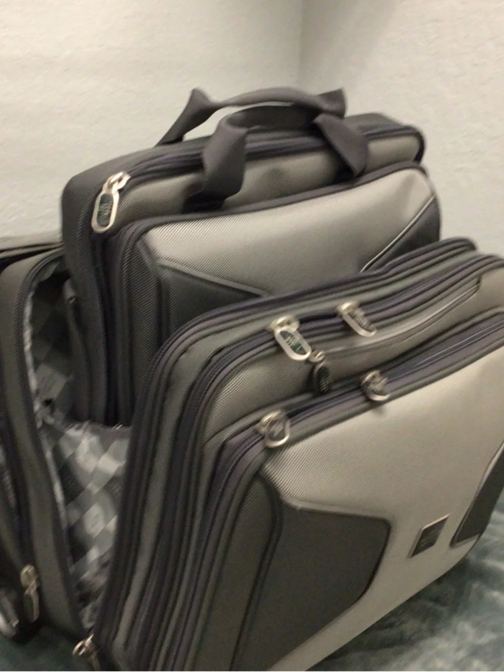 Sharper Image Gray and Dark Gray Rolling Laptop Briefcase - Picture 6 of 8